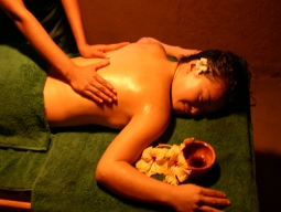 アーユルヴェーダマッサージ